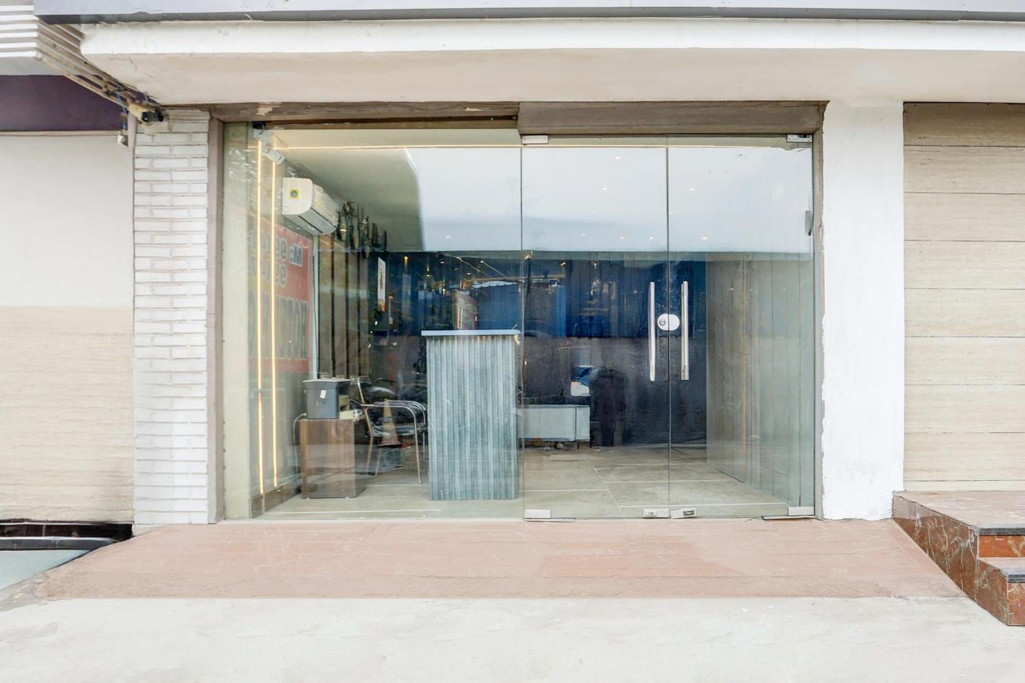 Super Townhouse Haibowal Chowk Ludhiana Exterior photo